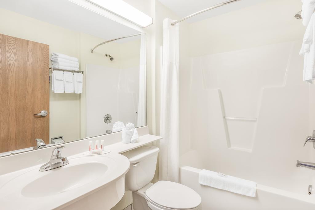 Microtel Inn & Suites By Wyndham קרולינה ביץ' מראה חיצוני תמונה