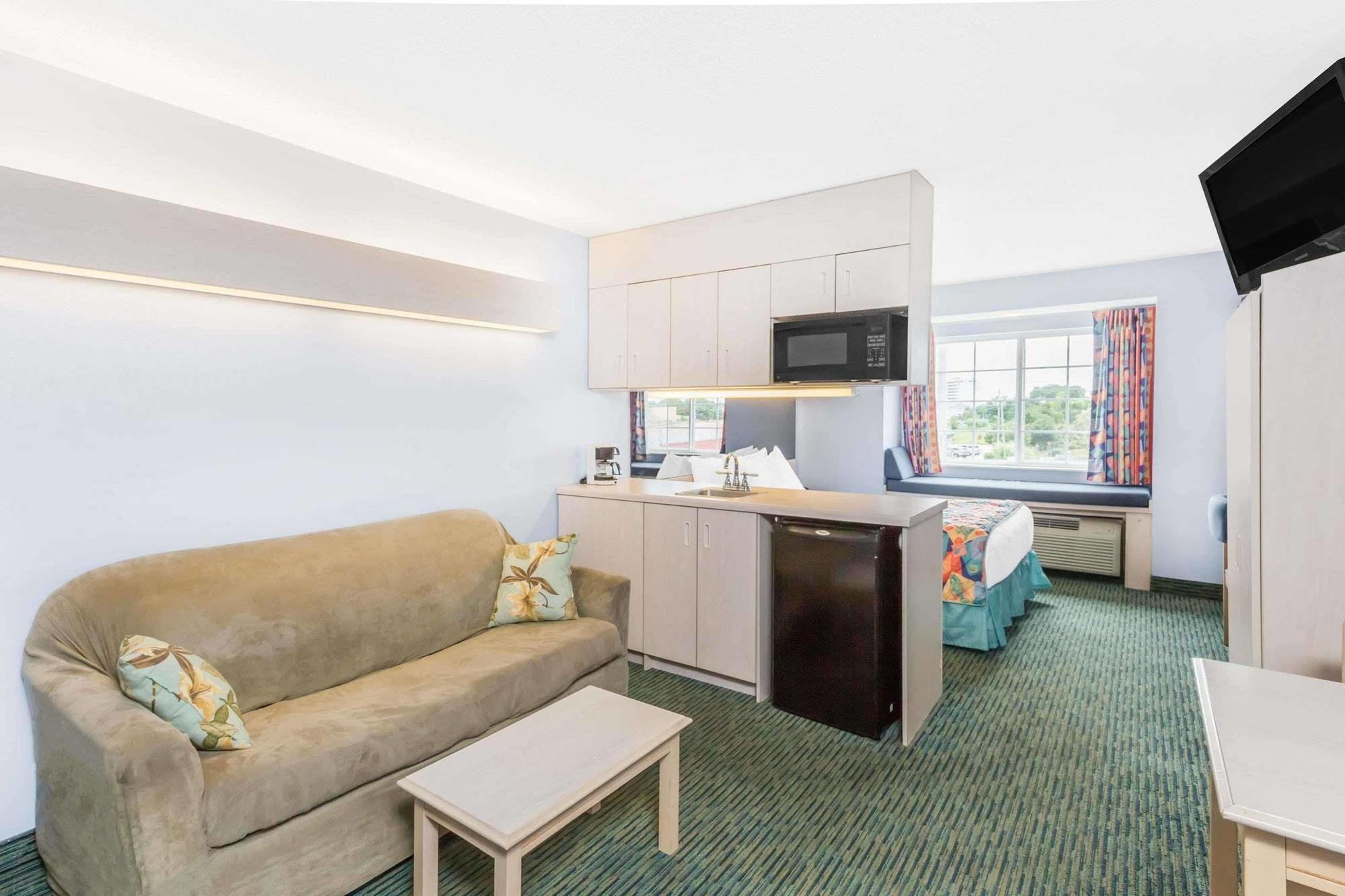 Microtel Inn & Suites By Wyndham קרולינה ביץ' מראה חיצוני תמונה